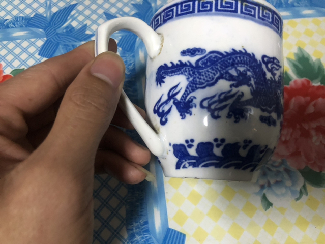 古玩陶瓷執(zhí)杯拍賣，當(dāng)前價(jià)格5000元