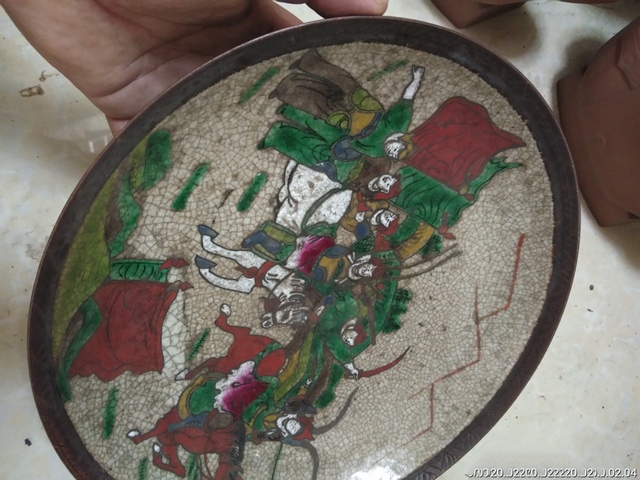 古玩陶瓷哥釉五彩刀馬人物戰將紋盤拍賣，當前價格6000元