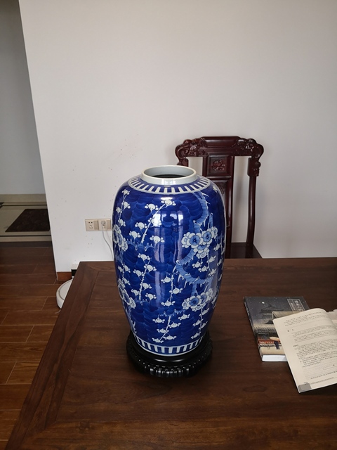 古玩陶瓷清光緒 ?藍地留白梅花紋罐拍賣，當前價格5000元