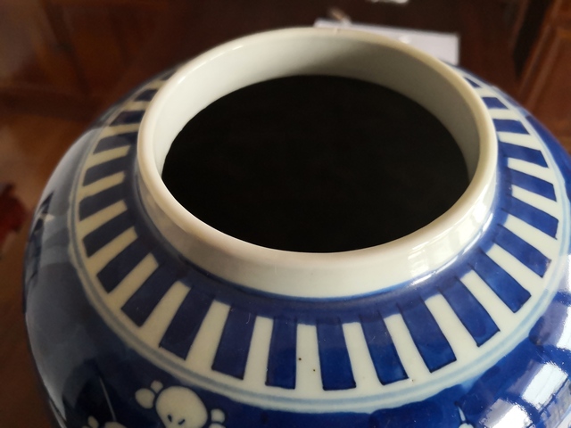 古玩陶瓷清光緒 ?藍地留白梅花紋罐拍賣，當前價格5000元