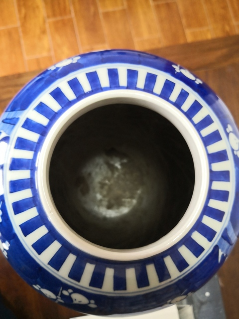 古玩陶瓷清光緒 ?藍地留白梅花紋罐拍賣，當前價格5000元