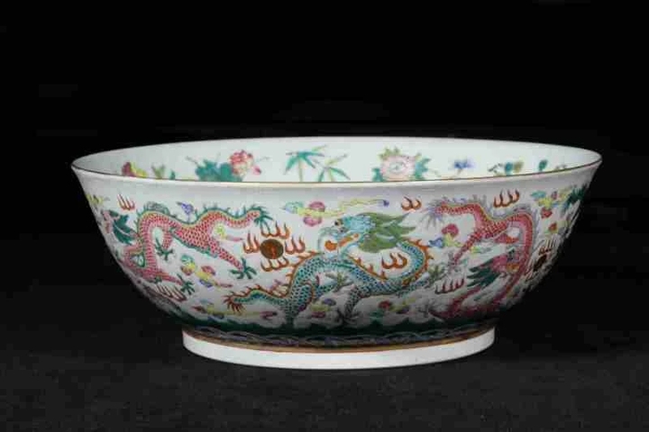 古玩陶瓷光緒末至民初粉彩云龍紋碗拍賣，當前價格19600元