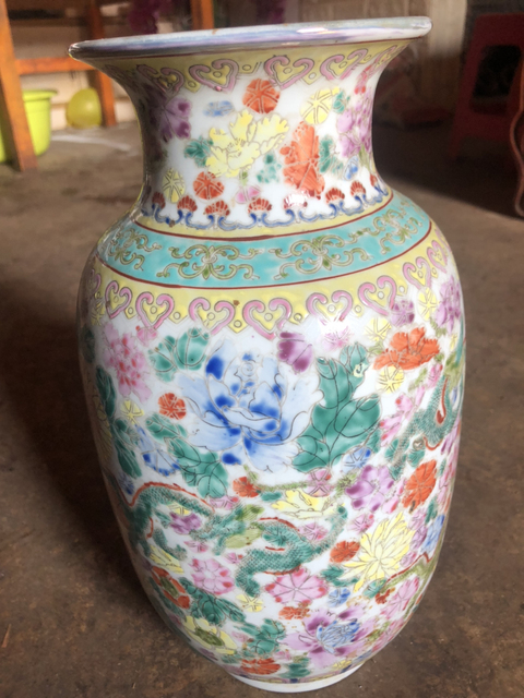 古玩陶瓷貼花彩瓷龍紋瓶拍賣，當前價格9000元