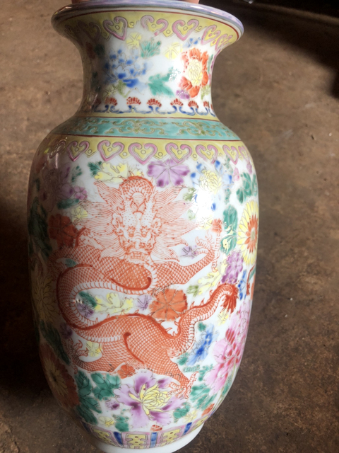 古玩陶瓷貼花彩瓷龍紋瓶拍賣，當前價格9000元