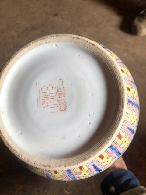 古玩陶瓷貼花彩瓷龍紋瓶拍賣，當前價格9000元