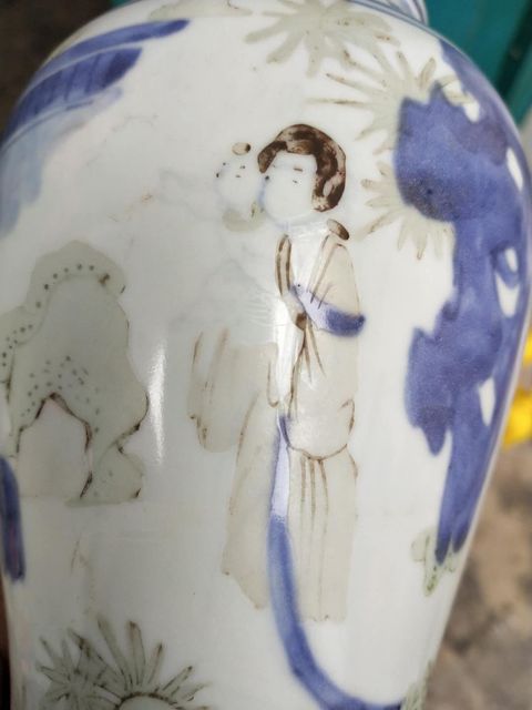 古玩陶瓷青花加彩人物瓶拍賣，當前價格11200元