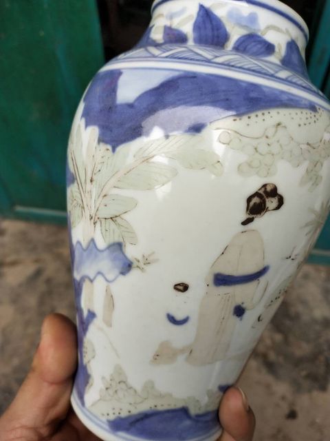 古玩陶瓷青花加彩人物瓶拍賣，當前價格11200元
