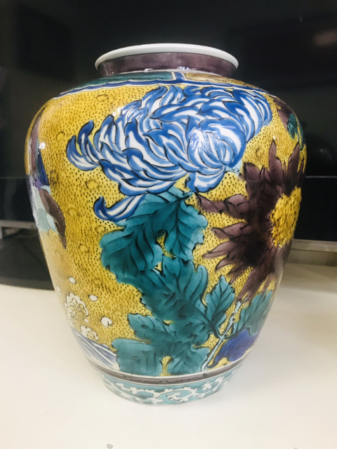 古玩陶瓷花鳥(niǎo)紋罐拍賣(mài)，當(dāng)前價(jià)格9999元