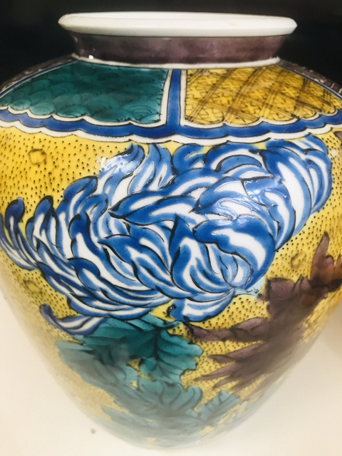 古玩陶瓷花鳥(niǎo)紋罐拍賣(mài)，當(dāng)前價(jià)格9999元