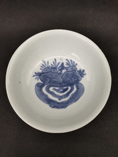 古玩陶瓷青花清供紋碟拍賣，當前價格9900元