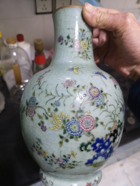 古玩陶瓷花卉紋粉彩瓶拍賣(mài)，當(dāng)前價(jià)格6000元