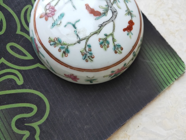 古玩陶瓷粉盒拍賣，當前價格3000元