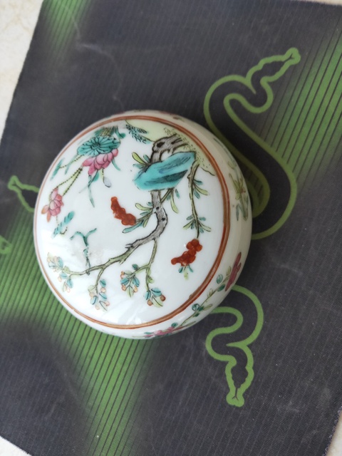 古玩陶瓷粉盒拍賣，當前價格3000元