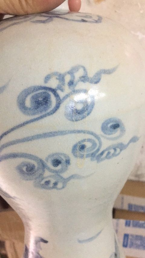 古玩陶瓷青花纏枝花卉紋梅瓶拍賣(mài)，當(dāng)前價(jià)格10800元