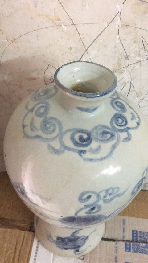 古玩陶瓷青花纏枝花卉紋梅瓶拍賣(mài)，當(dāng)前價(jià)格10800元