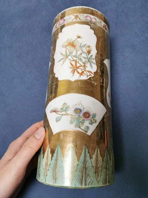 古玩陶瓷粉彩描金開光花卉紋帽筒拍賣，當(dāng)前價(jià)格11500元