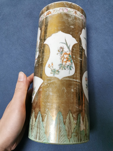 古玩陶瓷粉彩描金開光花卉紋帽筒拍賣，當(dāng)前價(jià)格11500元