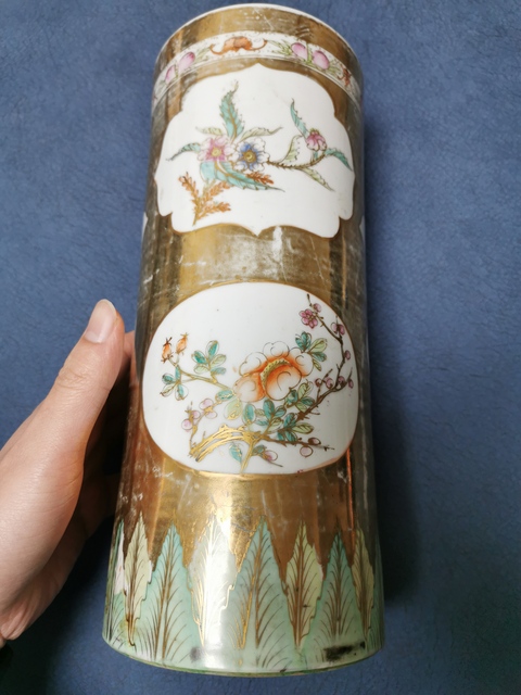 古玩陶瓷粉彩描金開光花卉紋帽筒拍賣，當(dāng)前價(jià)格11500元