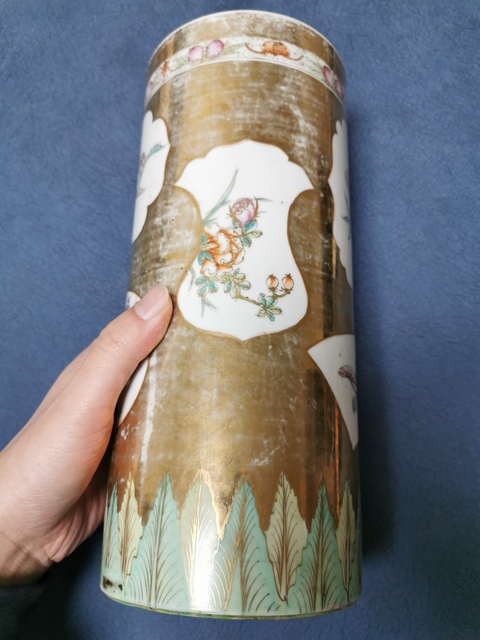 古玩陶瓷粉彩描金開光花卉紋帽筒拍賣，當(dāng)前價(jià)格11500元