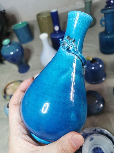 古玩陶瓷孔雀藍釉蟠龍瓶拍賣，當前價格5000元