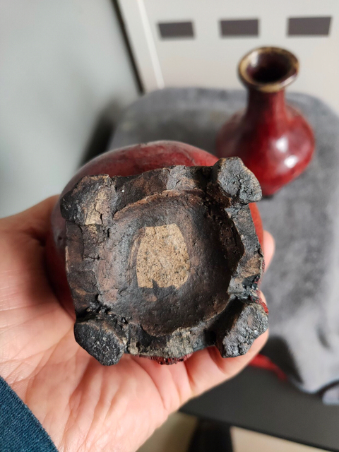 古玩陶瓷紅釉連座瓶拍賣，當前價格17000元