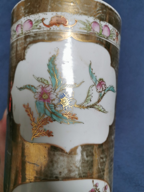 古玩陶瓷描金開窗粉彩花卉紋帽筒拍賣，當前價格20000元