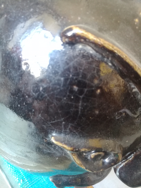 古玩陶瓷醬釉堆塑人面紋壺拍賣(mài)，當(dāng)前價(jià)格13700元