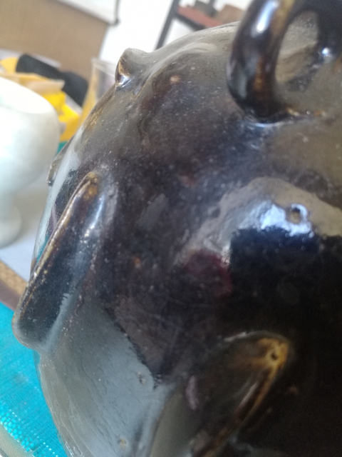 古玩陶瓷醬釉堆塑人面紋壺拍賣(mài)，當(dāng)前價(jià)格13700元