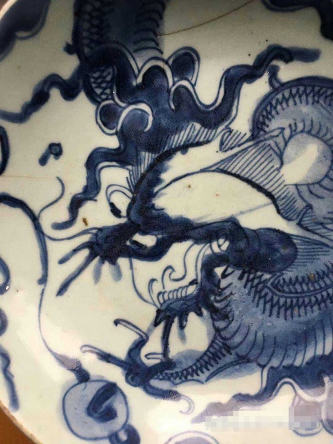 古玩陶瓷過墻龍紋青花盤拍賣，當(dāng)前價(jià)格10000元