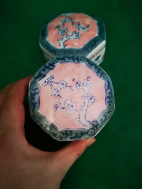 古玩陶瓷蓋盒一對拍賣，當(dāng)前價格5000元