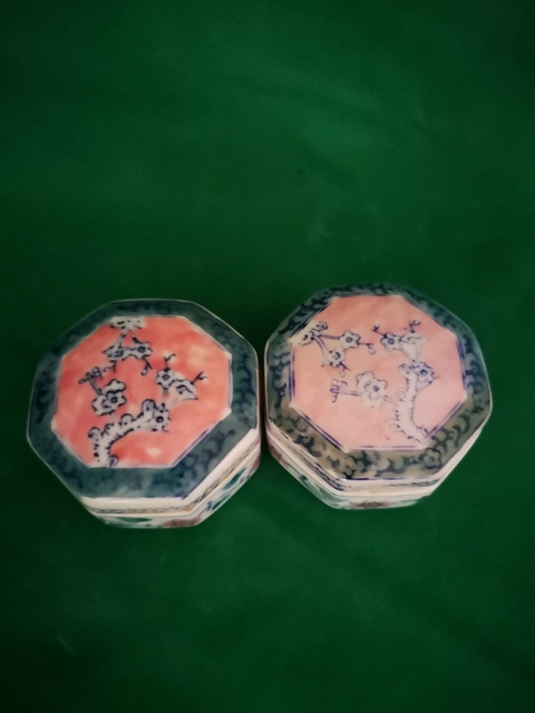 古玩陶瓷蓋盒一對拍賣，當(dāng)前價格5000元