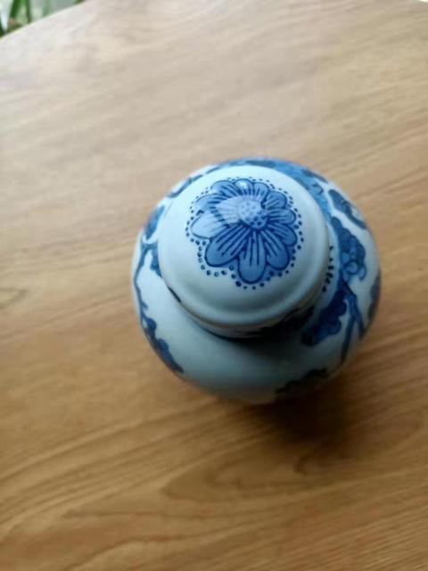 古玩陶瓷青花人物紋蓋罐拍賣，當(dāng)前價(jià)格5000元