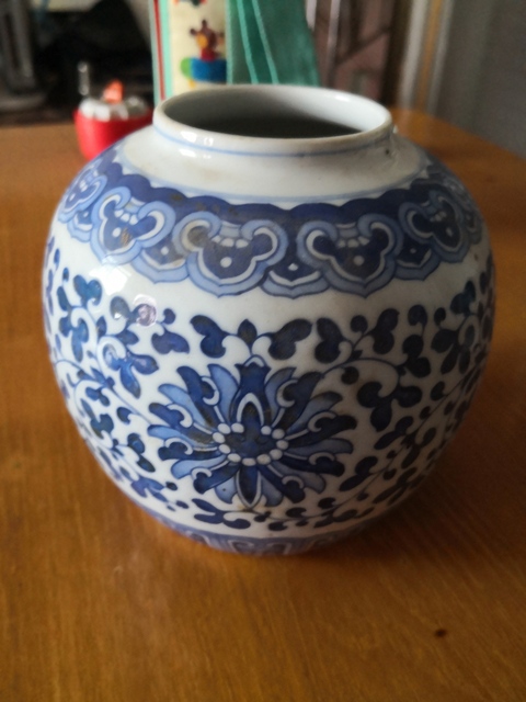 古玩陶瓷花卉紋罐拍賣，當(dāng)前價(jià)格4000元