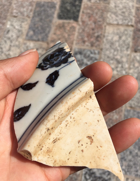 古玩陶瓷青花牡丹紋瓷片拍賣，當前價格4000元