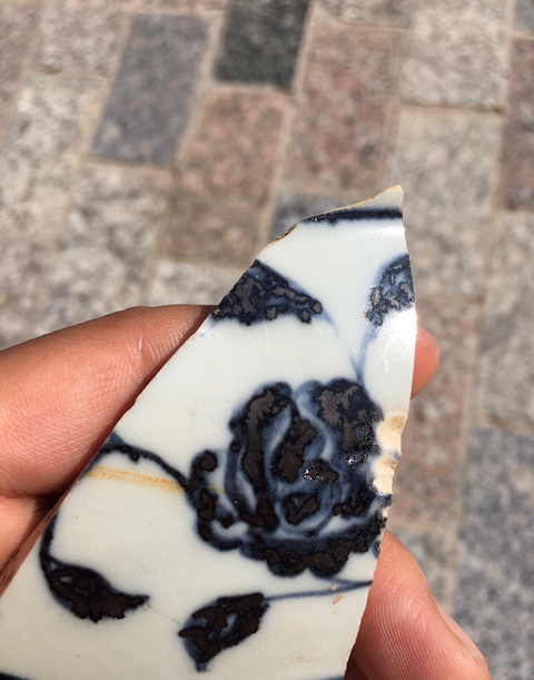 古玩陶瓷青花牡丹紋瓷片拍賣，當前價格4000元