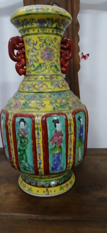 古玩陶瓷粉彩花卉開窗仕女人物紋雙耳瓶拍賣，當前價格2000元