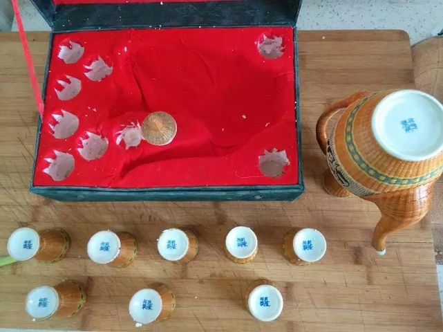 古玩陶瓷酒器執壺一組拍賣，當前價格9000元