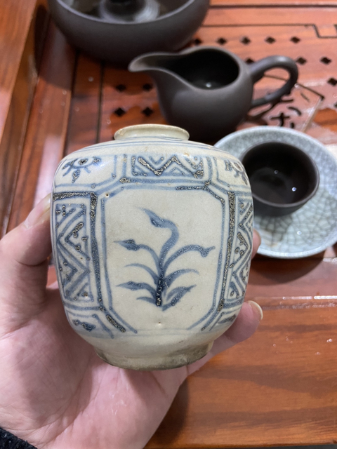 古玩陶瓷十六世紀初安南青花花草紋罐拍賣，當前價格5080元