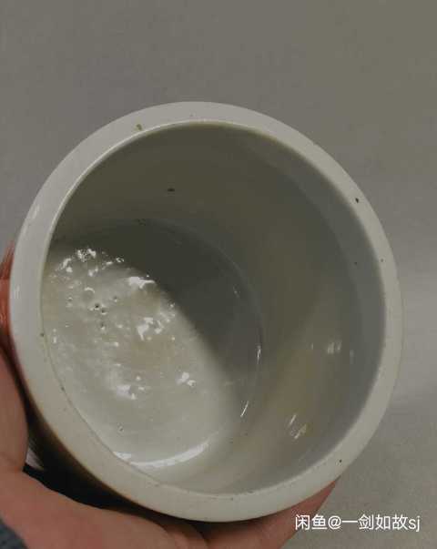 古玩陶瓷獅紋筆筒拍賣(mài)，當(dāng)前價(jià)格10600元