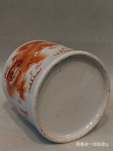 古玩陶瓷獅紋筆筒拍賣(mài)，當(dāng)前價(jià)格10600元