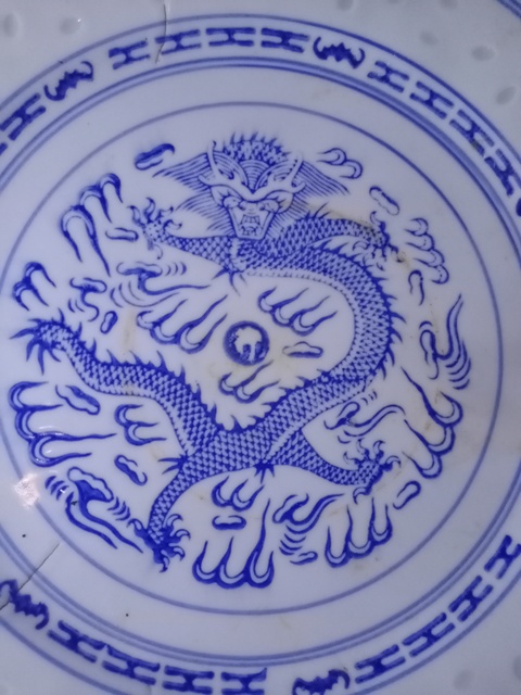 古玩陶瓷青花龍紋玲瓏瓷盤拍賣，當前價格14800元