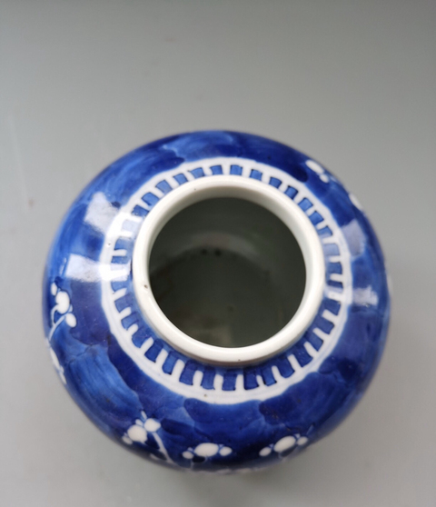古玩陶瓷青花冰梅罐拍賣，當前價格10000元