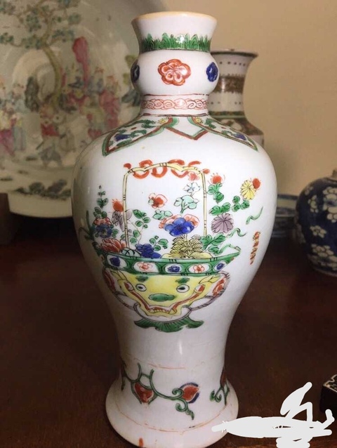 古玩陶瓷五彩提籃蒜頭瓶拍賣，當(dāng)前價格12800元