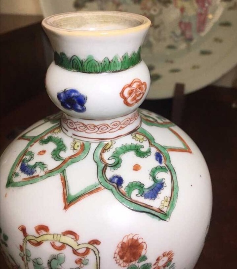 古玩陶瓷五彩提籃蒜頭瓶拍賣，當(dāng)前價格12800元