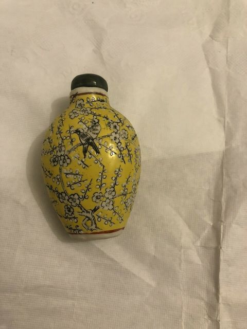 古玩陶瓷黃底墨彩喜上眉梢紋鼻煙壺拍賣，當前價格1000元