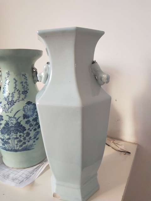 古玩陶瓷白釉獅耳瓶拍賣，當前價格11600元