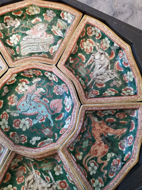 古玩陶瓷晚清五彩落花流水瑞獸紋攢盤拍賣，當前價格11800元