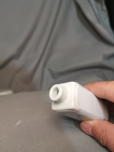 古玩陶瓷白釉四方鼻煙壺拍賣，當(dāng)前價(jià)格4000元