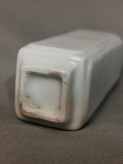 古玩陶瓷白釉四方鼻煙壺拍賣，當(dāng)前價(jià)格4000元