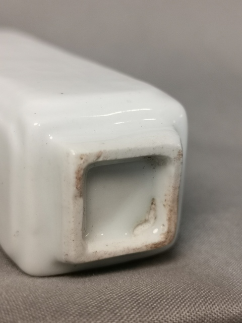 古玩陶瓷白釉四方鼻煙壺拍賣，當(dāng)前價(jià)格4000元